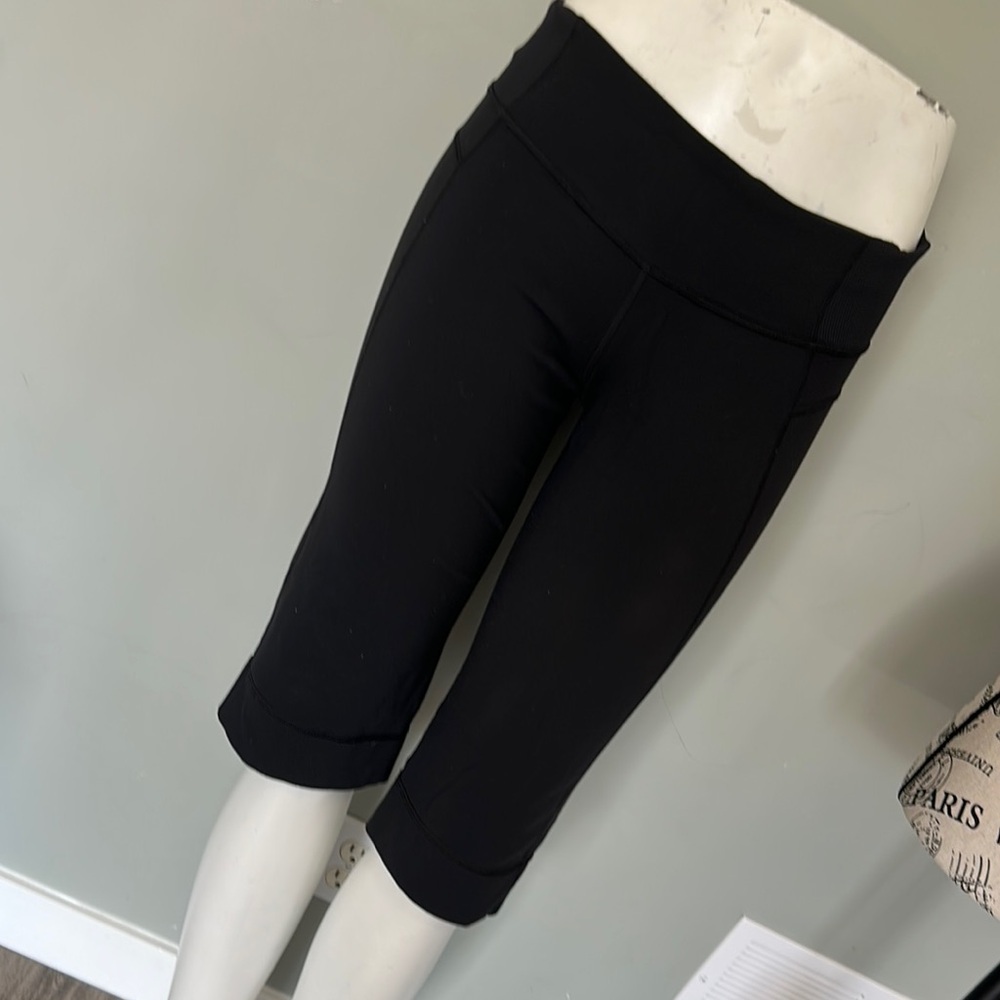 Lululemon Black Cropped Capris size 2